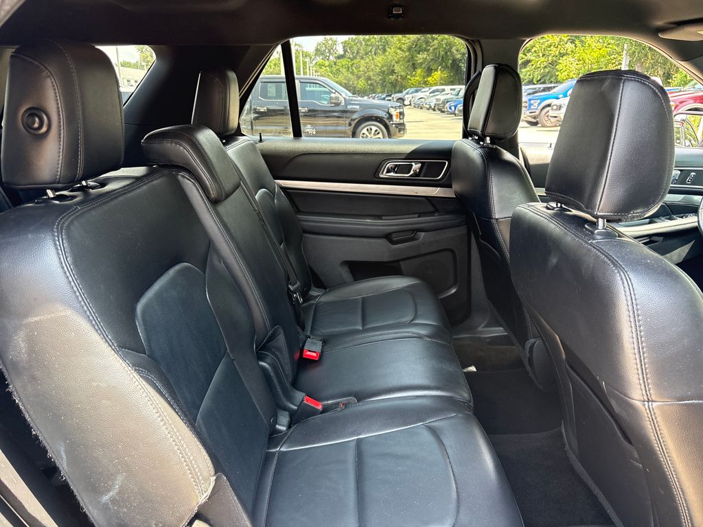 Used 2018 Silver Ford XLT image 30