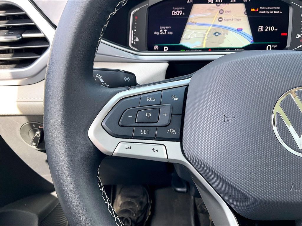 2025 Volkswagen Taos — photo 22