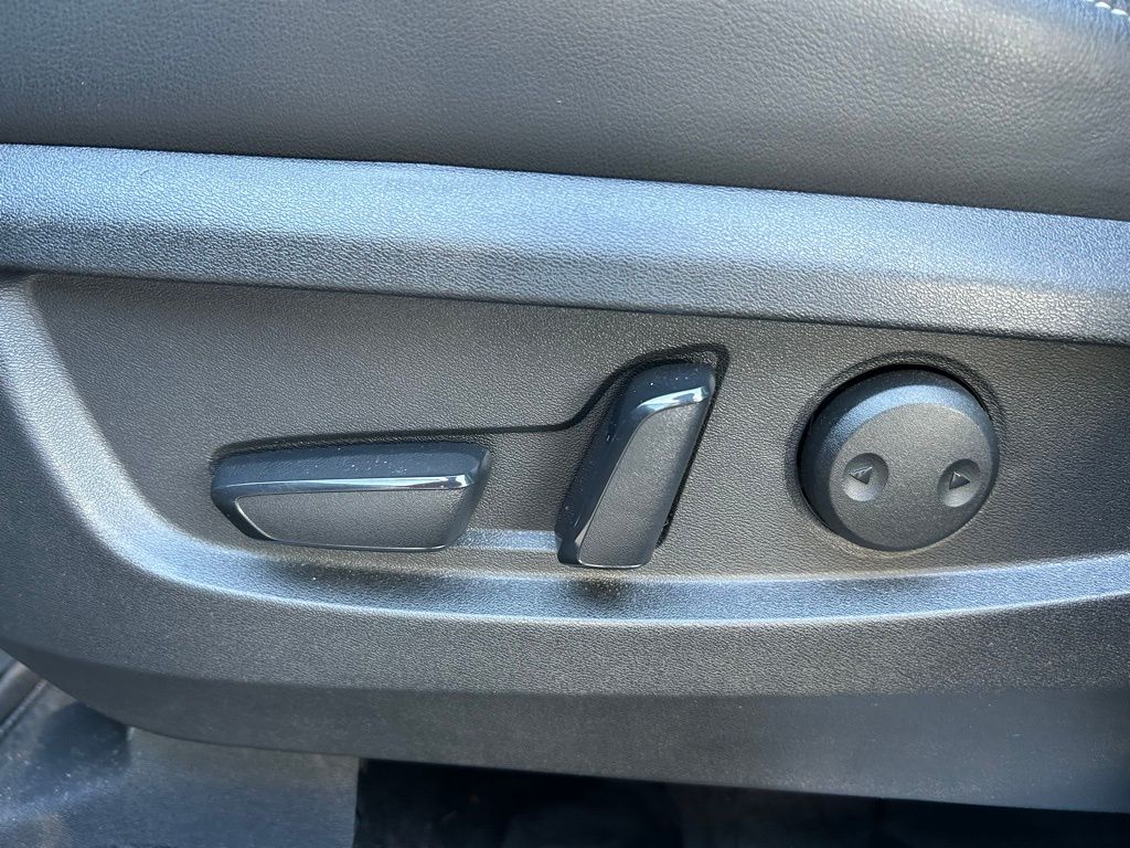 Thumbnail: 2024 INFINITI QX50 - 16