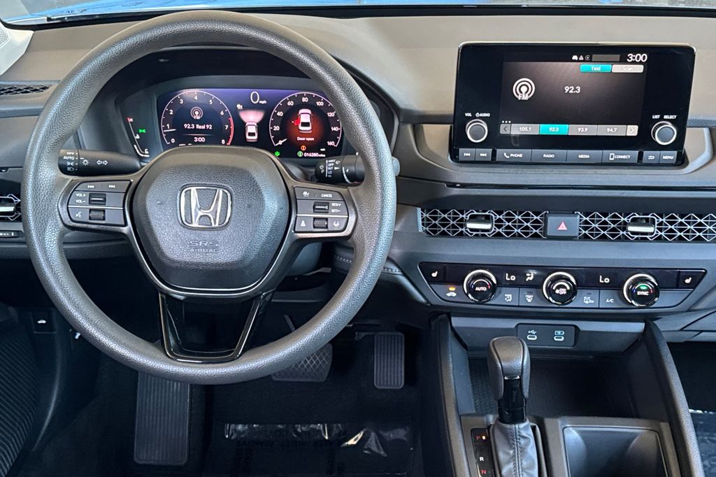 Used 2025 Meteorite Gray Metallic Honda SE image 16