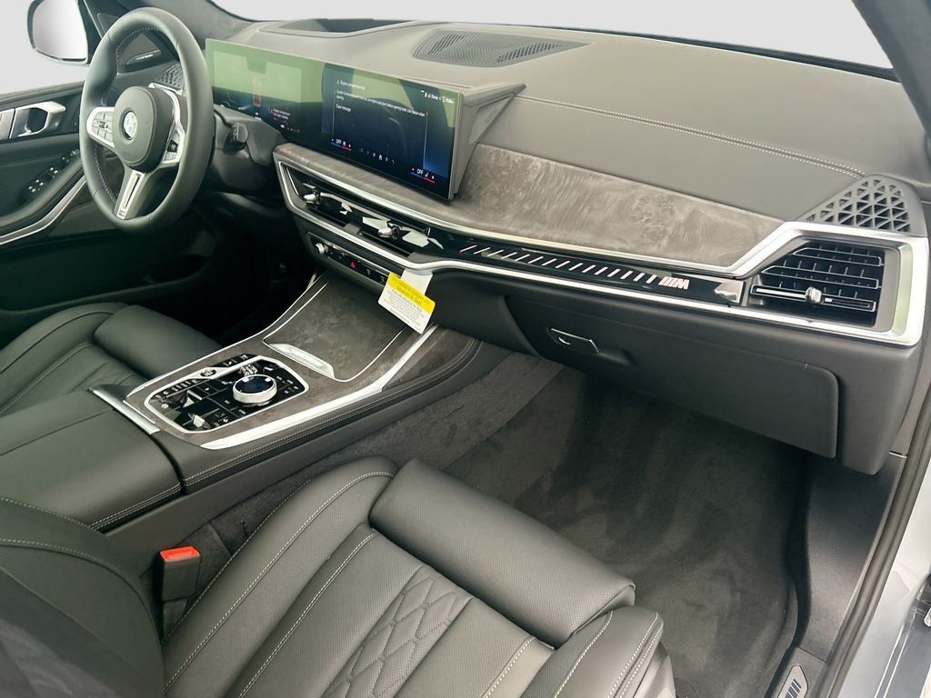 Thumbnail: 2027 BMW X7 - 16