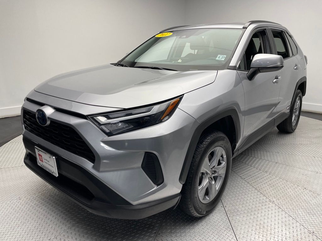 2022 Toyota RAV4 XLE 3