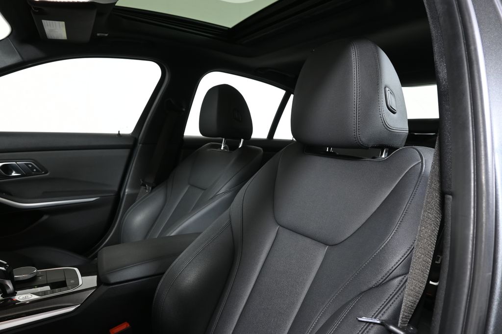 Thumbnail: 2019 BMW 3 Series - 16