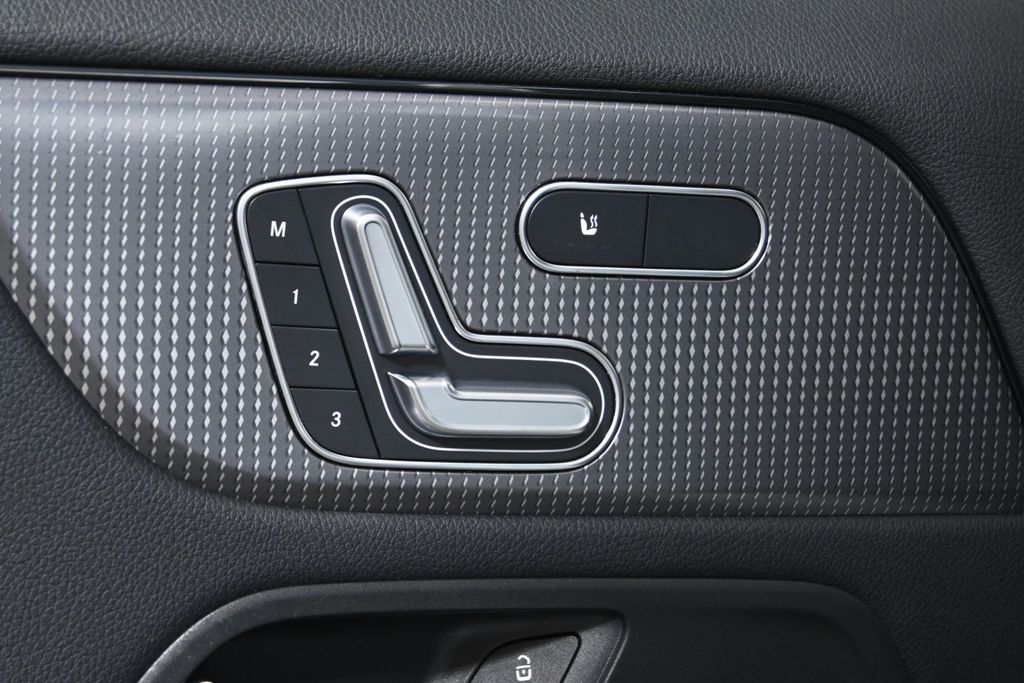 Thumbnail: 2022 Mercedes-Benz GLA - 30