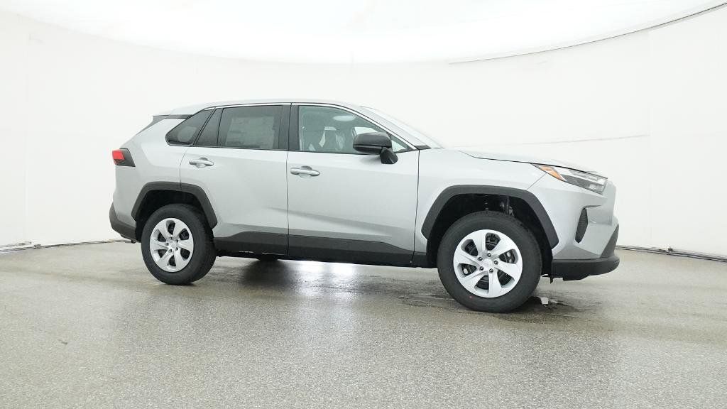 2025 Toyota RAV4 LE 16