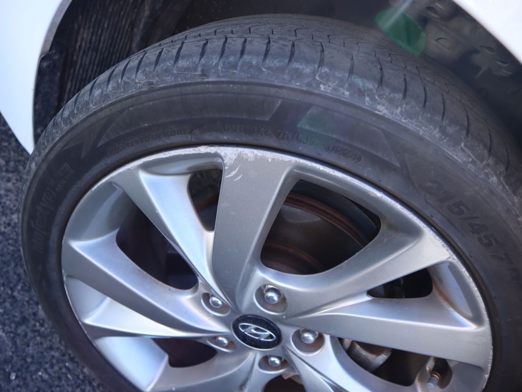 Thumbnail: 2016 Hyundai Veloster - 25