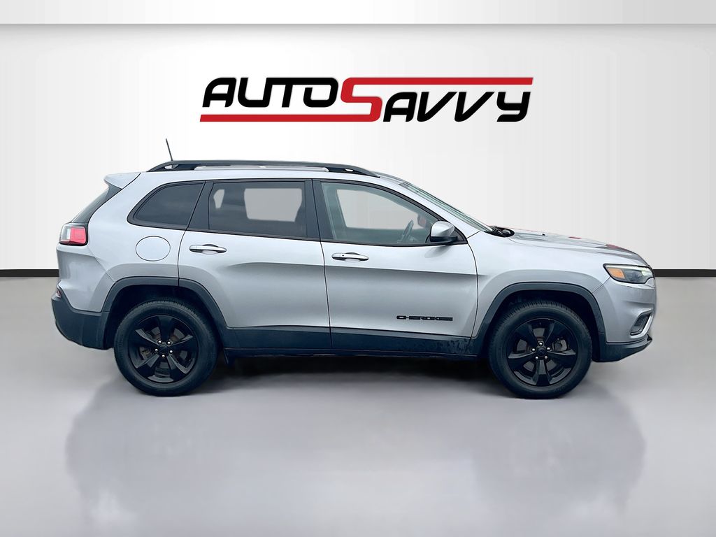 Used 2019 Silver Jeep Latitude Plus image 8