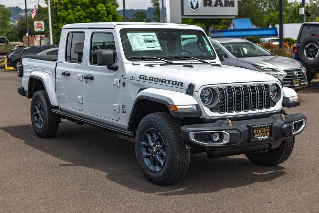 2026 Jeep Gladiator 85th Anniversary Edition thumbnail 6