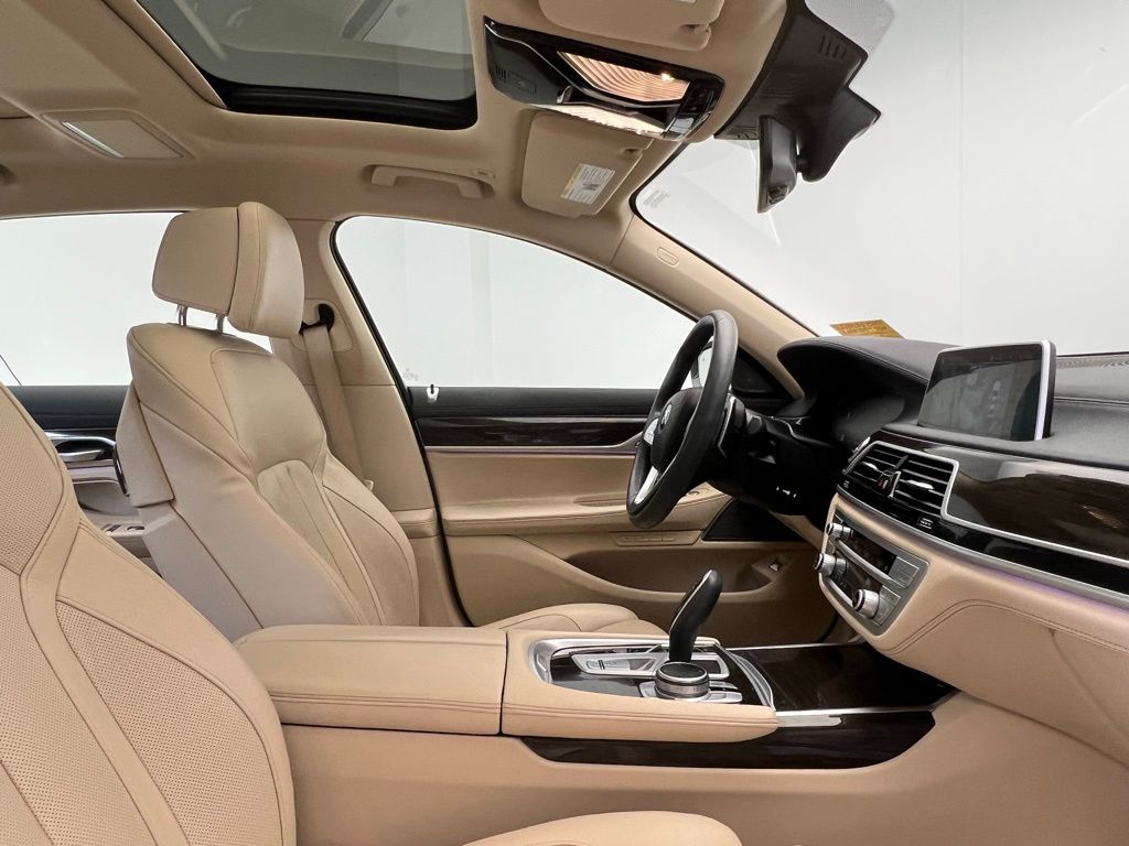 Thumbnail: 2022 BMW 7 Series - 6