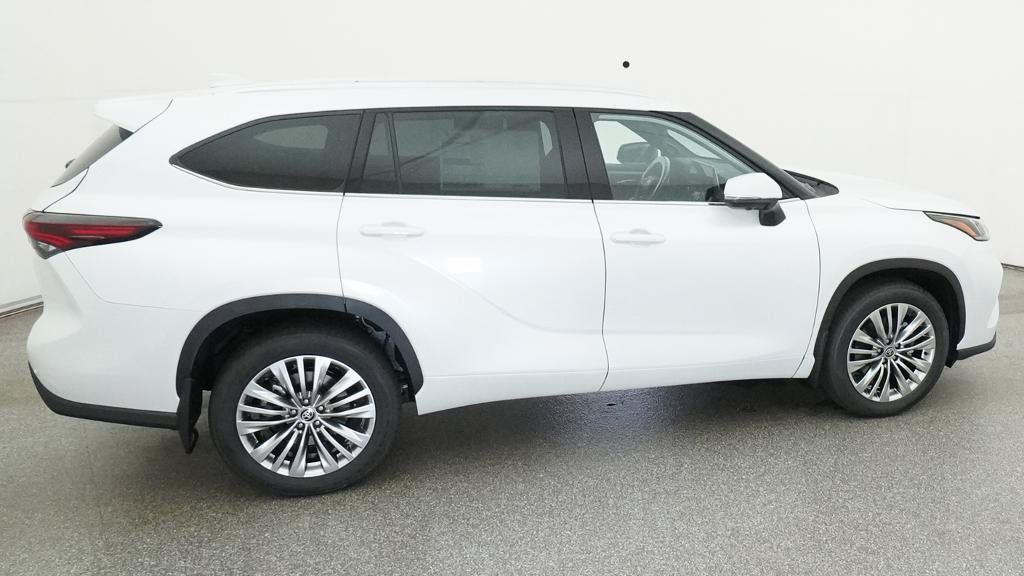Thumbnail: 2026 Toyota Highlander - 17