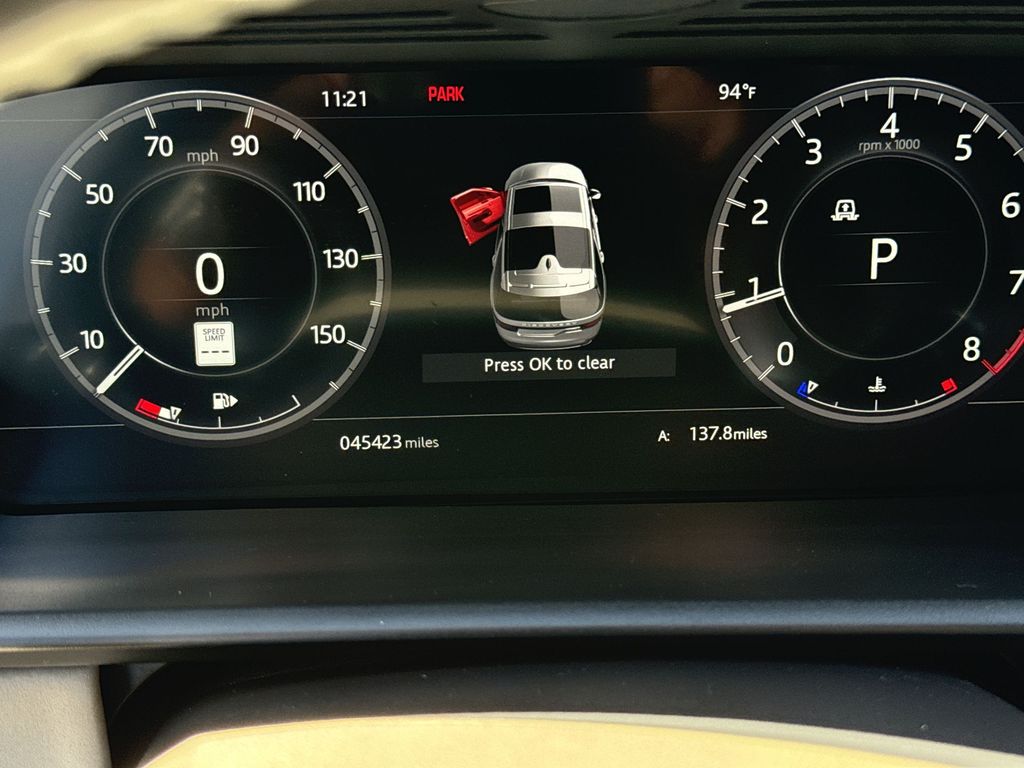 Thumbnail: 2020 Land Rover Discovery - 10