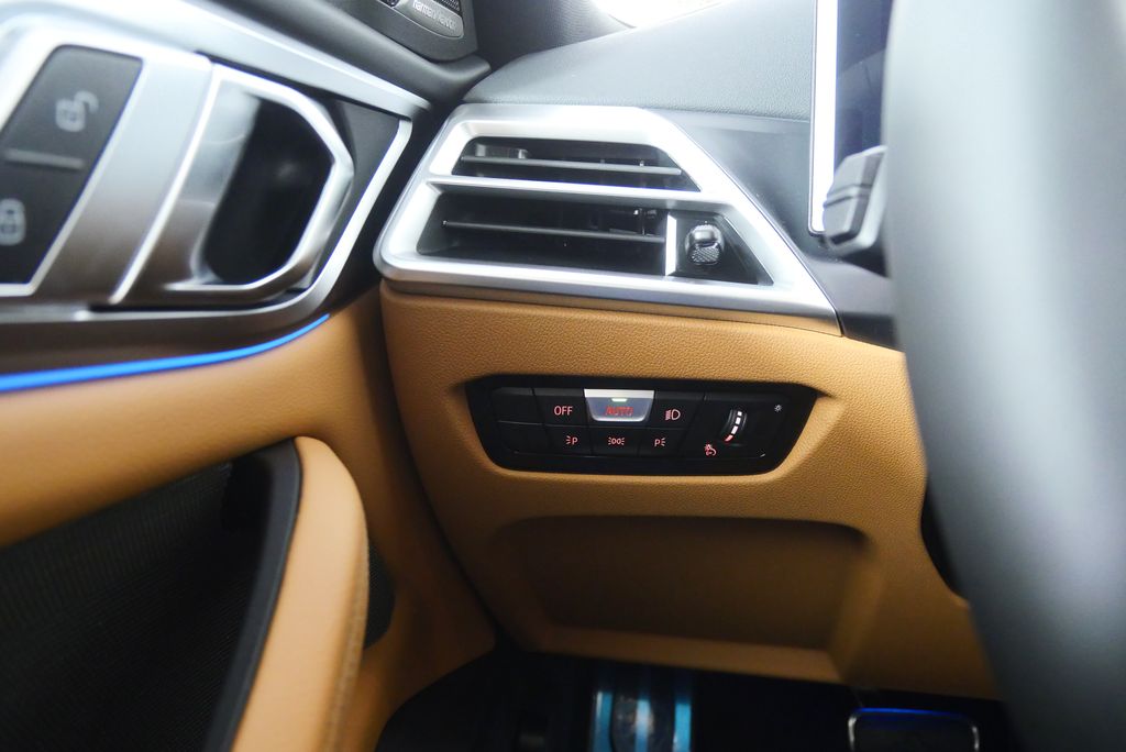 Thumbnail: 2025 BMW i4 - 19