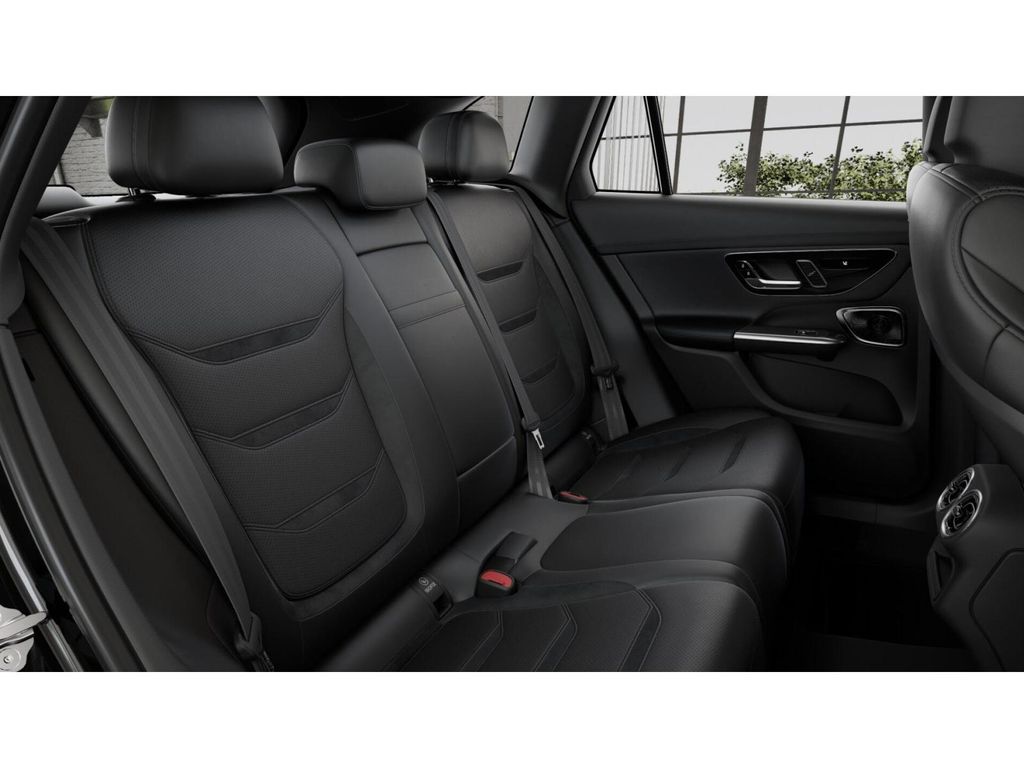 2025 Mercedes-Benz GLC 63 AMG 5