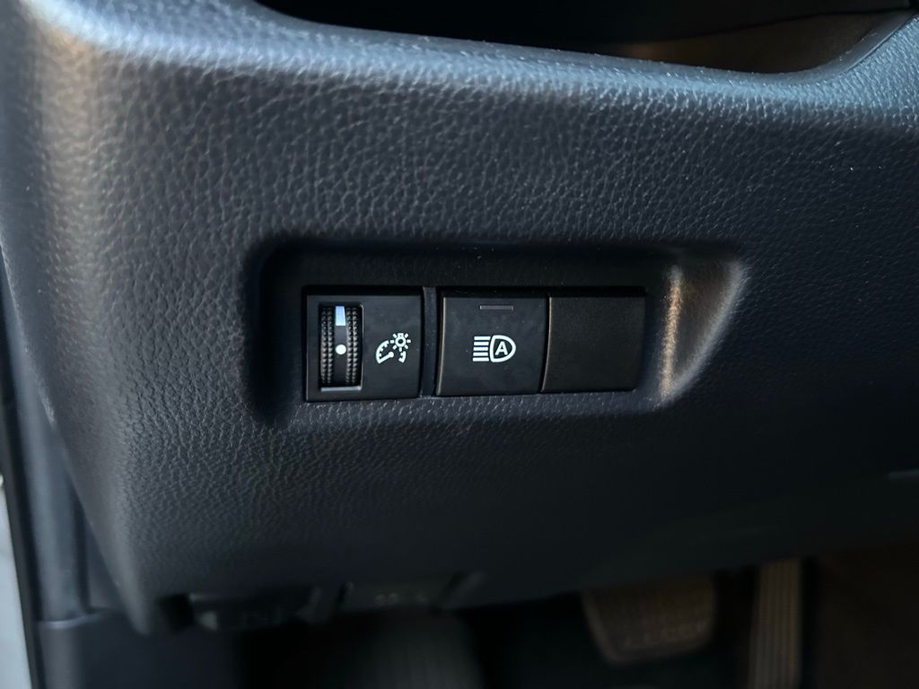 Thumbnail: 2020 Toyota RAV4 - 18