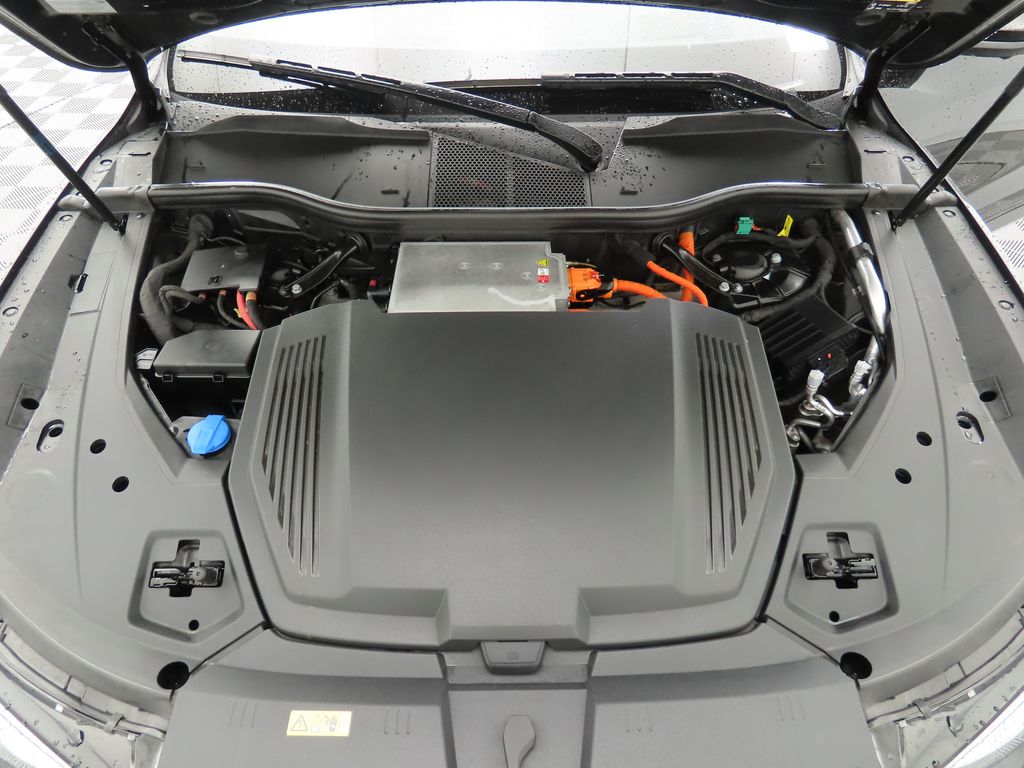 Thumbnail: 2019 Audi e-tron - 30