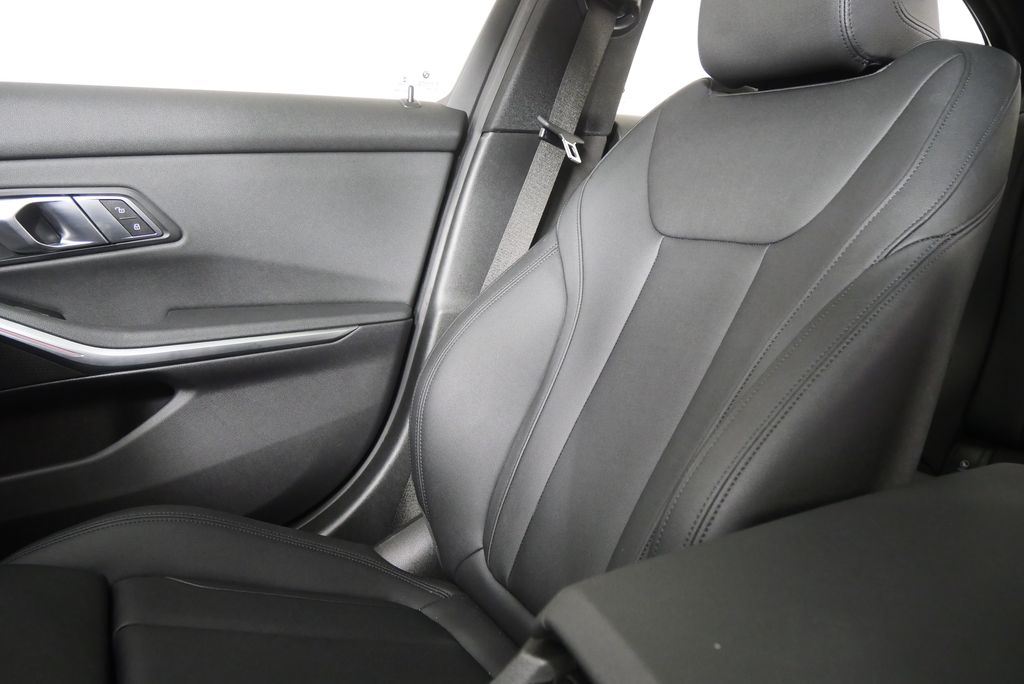 Thumbnail: 2021 BMW 3 Series - 27