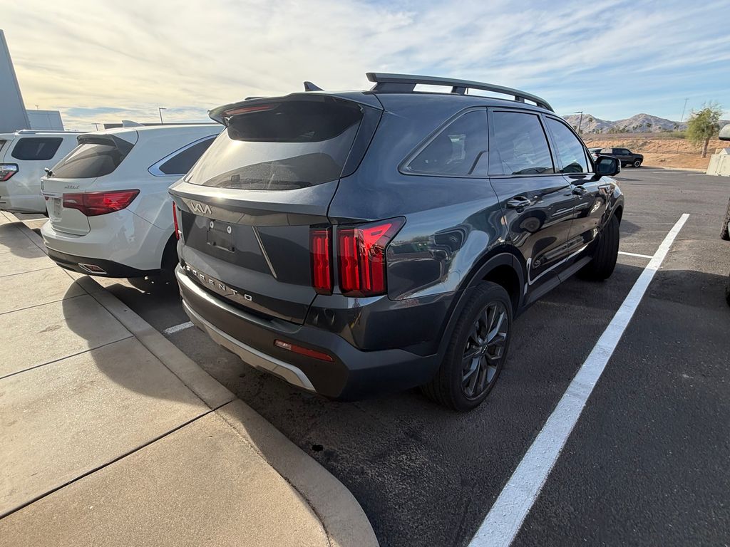 Thumbnail: 2022 Kia Sorento - 4