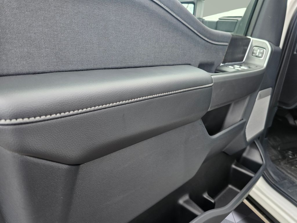 New 2025 White Ford Lariat image 23