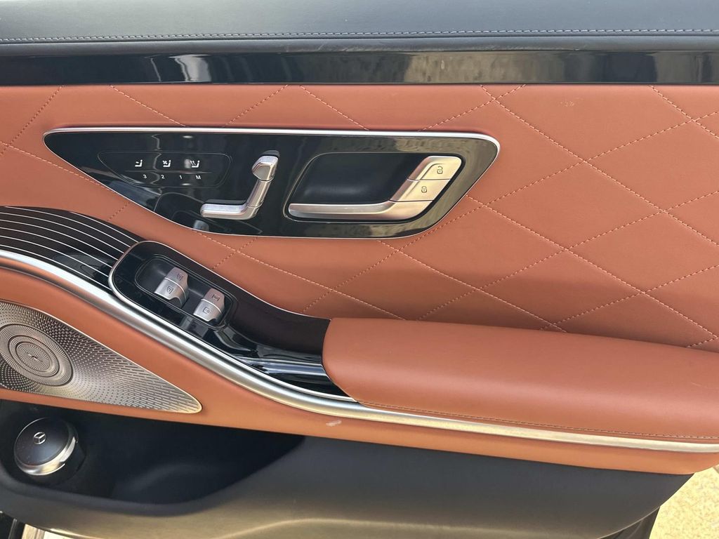 Thumbnail: 2022 Mercedes-Benz S-Class - 22