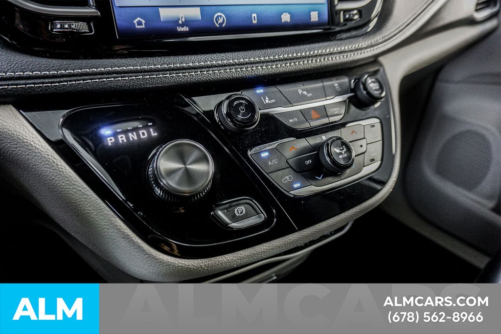 Used 2023 Black Chrysler Touring L image 40