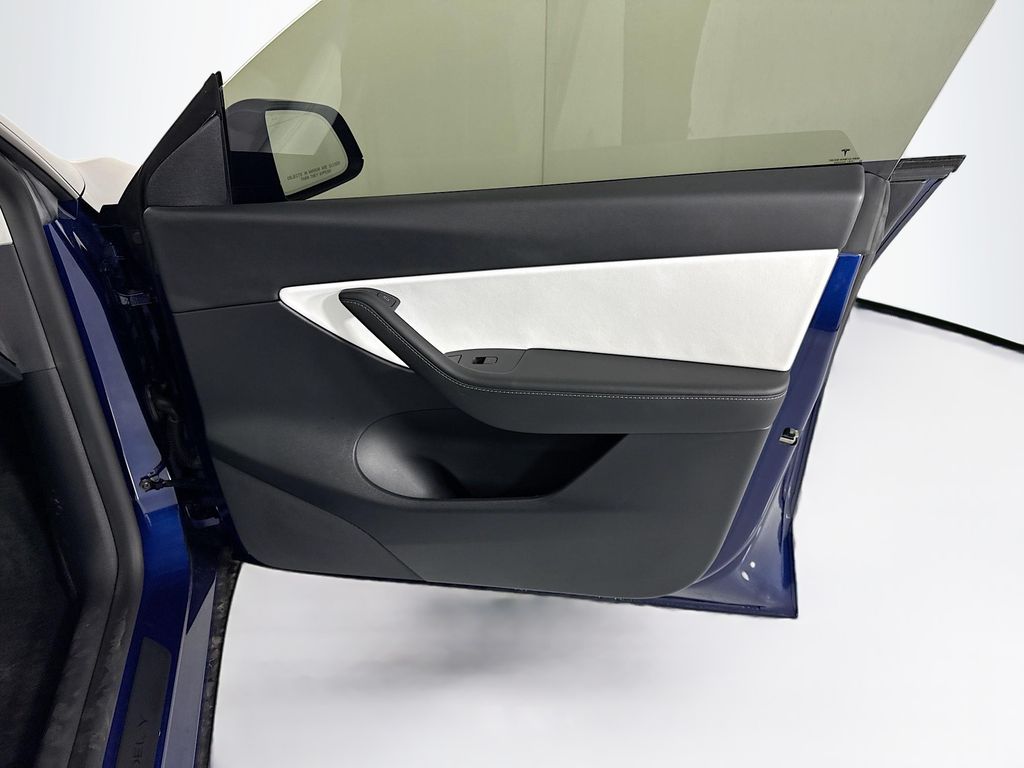 Thumbnail: 2022 Tesla Model Y - 26