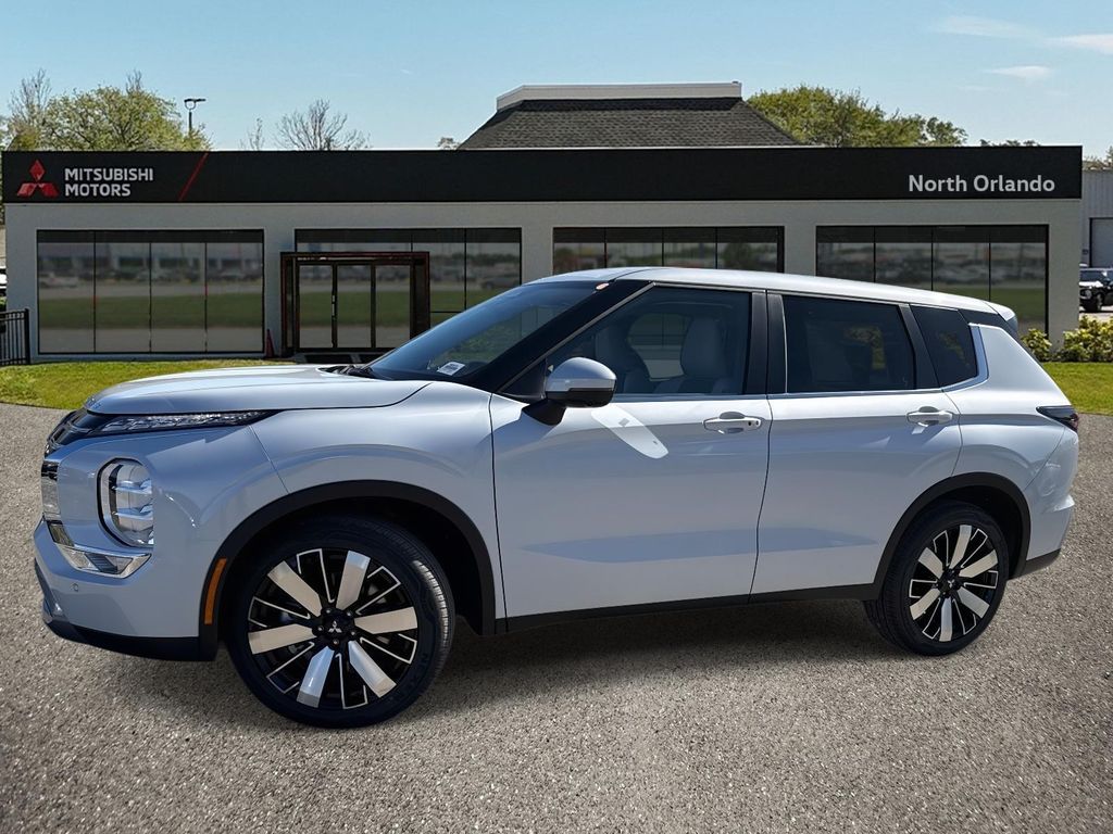 2026 Mitsubishi Outlander SE