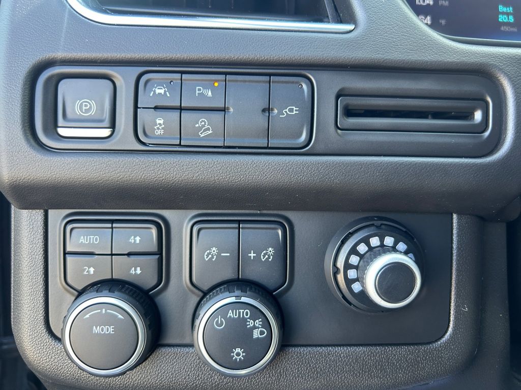 Used Car 2022 Chevrolet Suburban  Premier For Sale Under $35,000 In Floresville, Texas