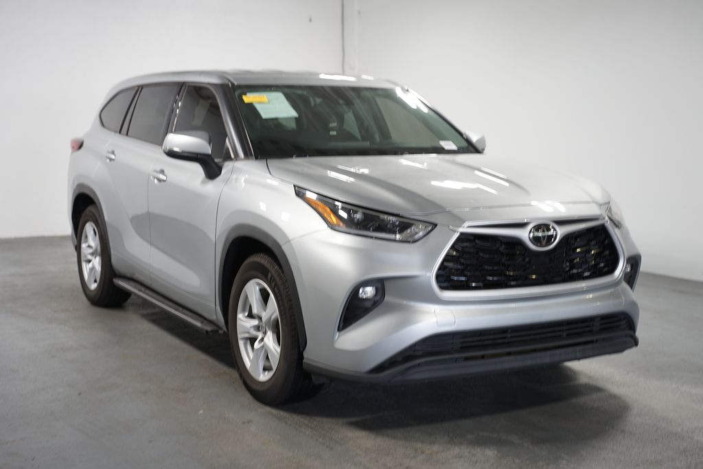 Thumbnail: 2021 Toyota Highlander - 3