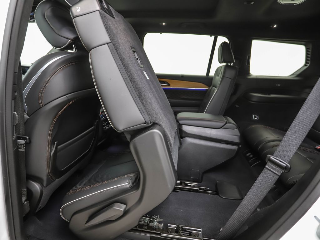 Thumbnail: 2023 Jeep Grand Cherokee L - 25