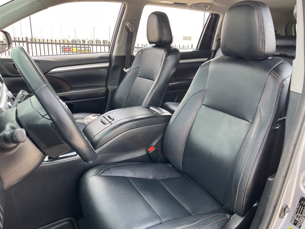 Thumbnail: 2016 Toyota Highlander - 25