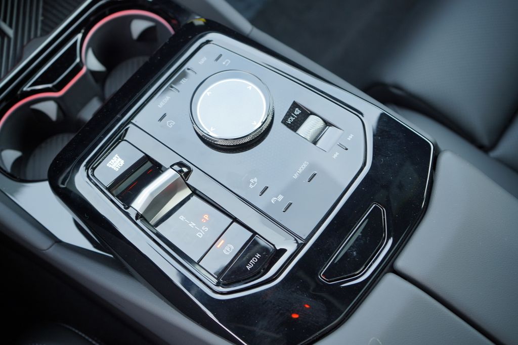 Thumbnail: 2026 BMW 5 Series - 19