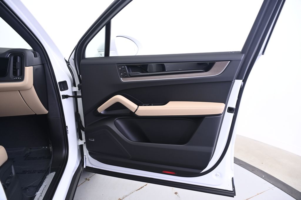 Thumbnail: 2025 Porsche Cayenne - 20