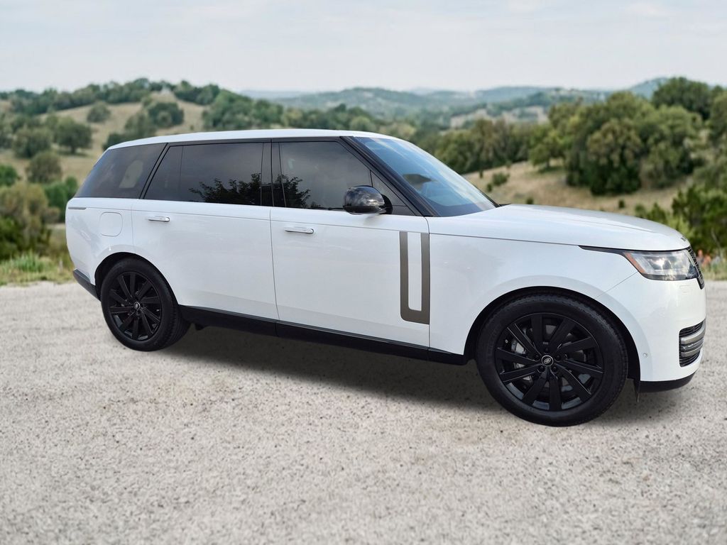 Used 2024 White Land Rover SE image 12