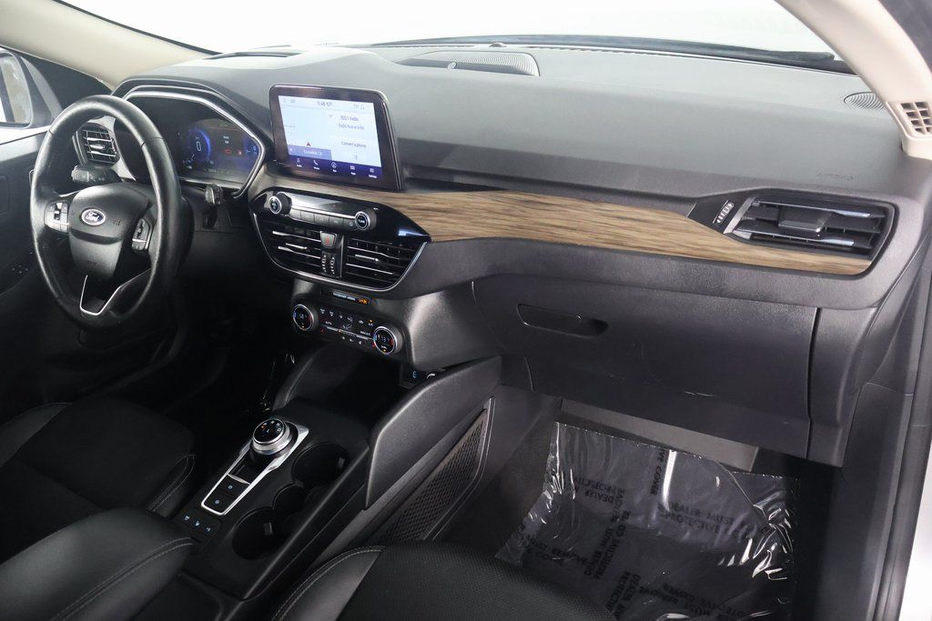 2020 Ford Escape Titanium Hybrid 9