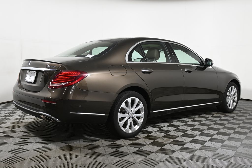 Thumbnail: 2017 Mercedes-Benz E-Class - 10