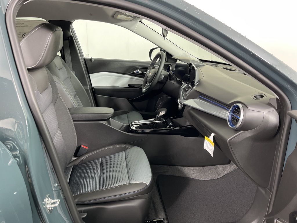 Thumbnail: 2025 Chevrolet Trax - 8