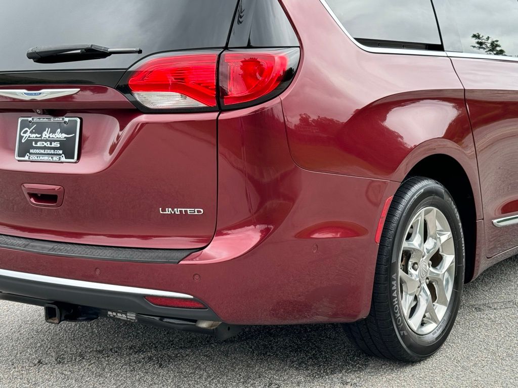 2018 Chrysler Pacifica Limited 16