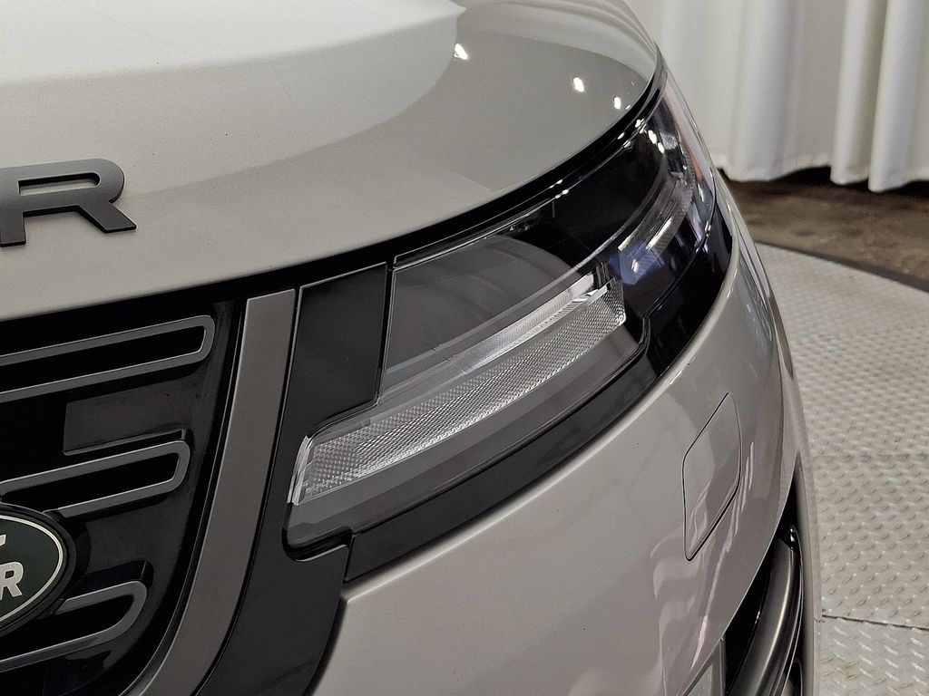 Thumbnail: 2026 Land Rover Range Rover Evoque - 9