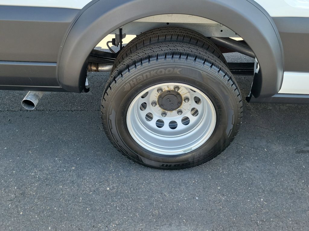 View vehicle photo 7