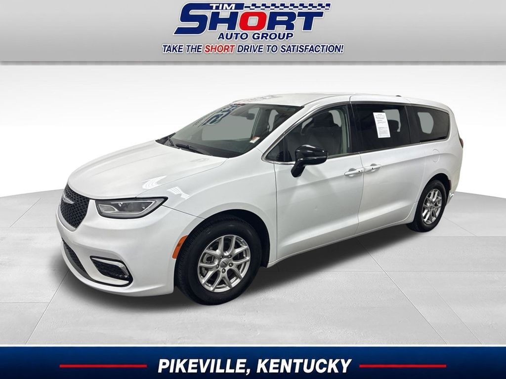 Bright White Clearcoat 2024 Chrysler Pacifica Minivan Front-Wheel Drive 9-Speed Automatic
