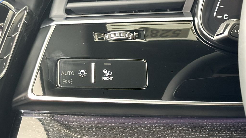 Thumbnail: 2025 Audi Q8 - 19