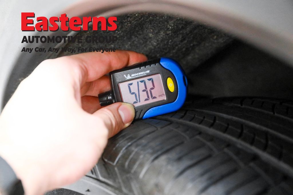 Used 2022 Red Nissan SV image 26