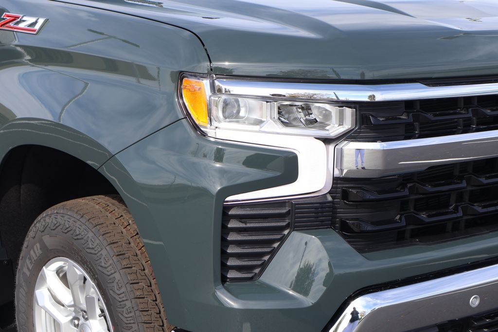 Thumbnail: 2026 Chevrolet Silverado 1500 - 3