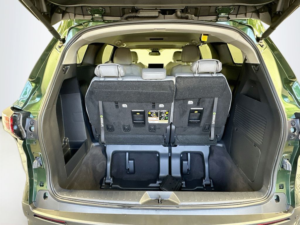 Thumbnail: 2026 Toyota Sienna - 26