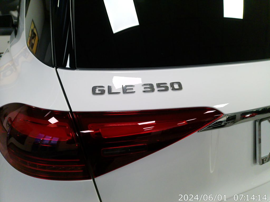 Thumbnail: 2026 Mercedes-Benz GLE - 11