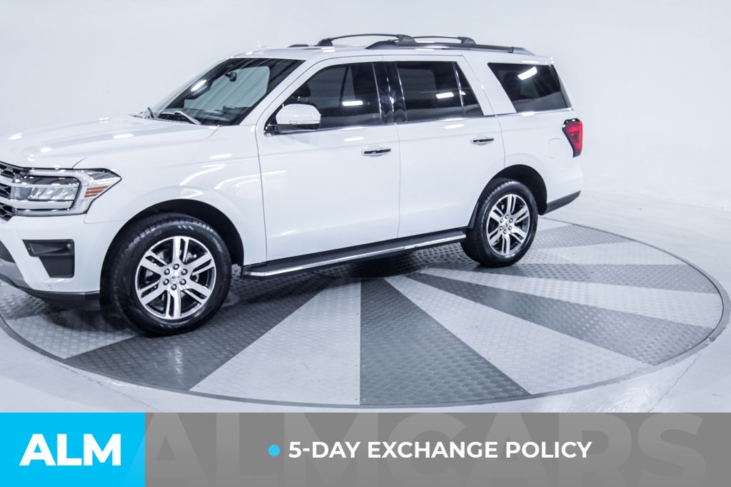 Used 2022 White Ford Limited image 3