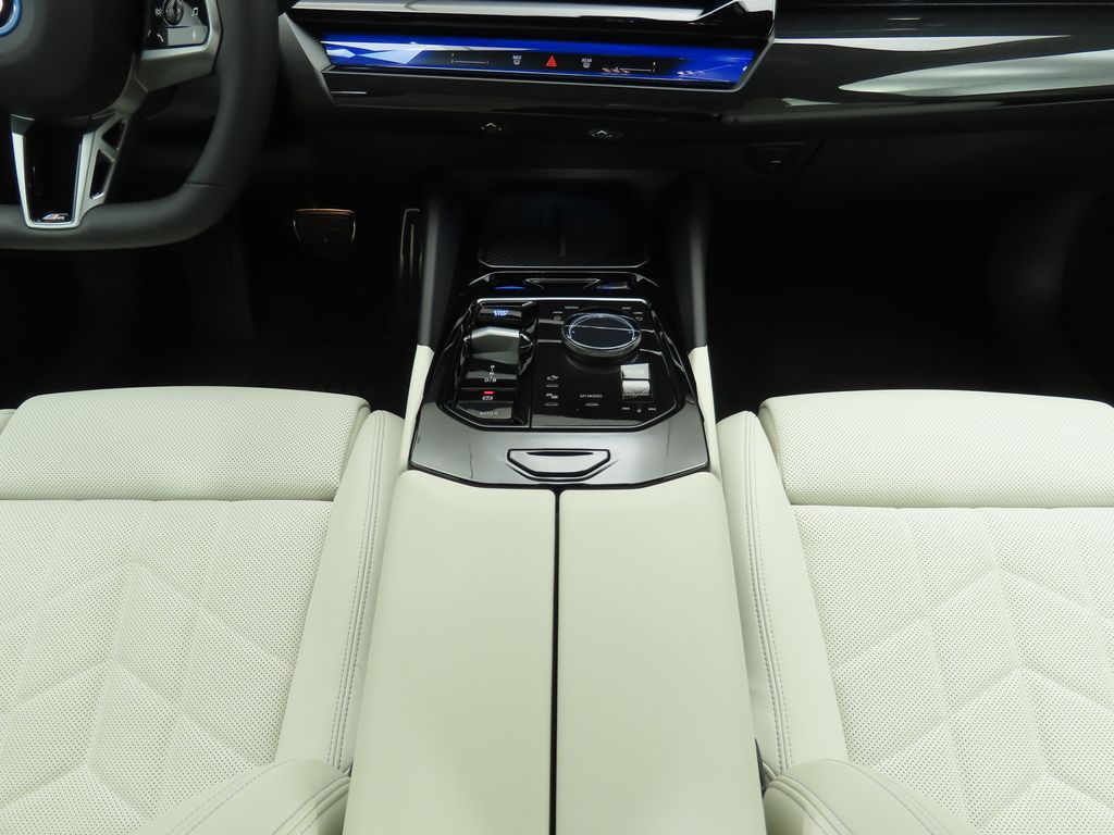 Thumbnail: 2025 BMW i5 - 19