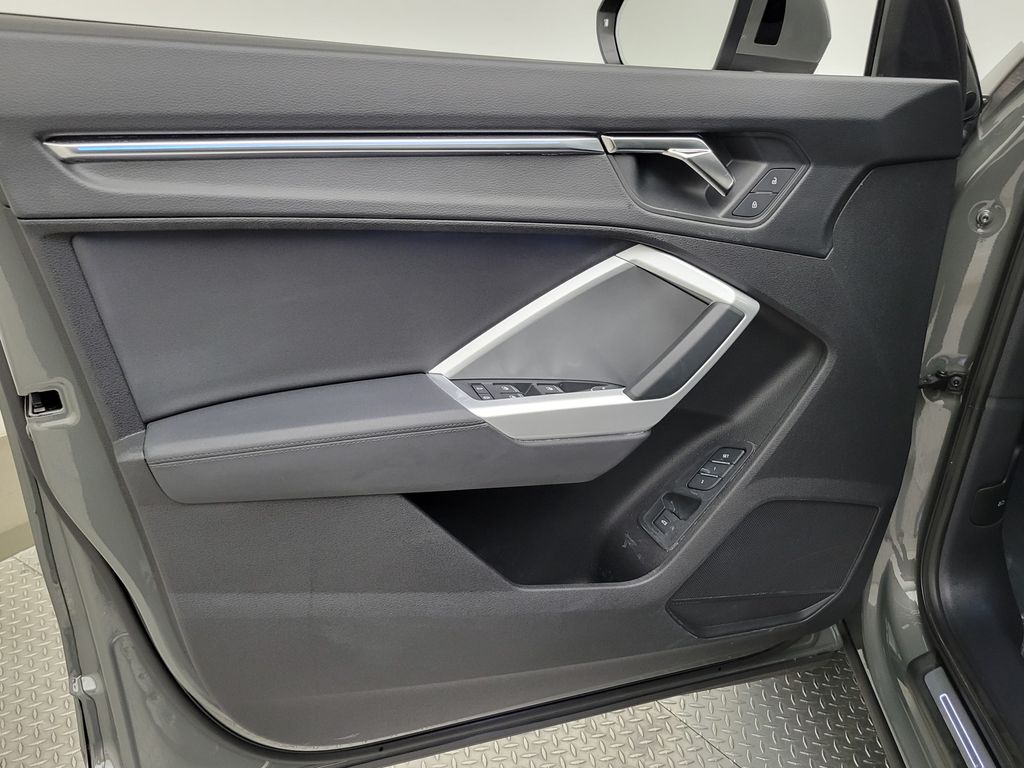 Thumbnail: 2023 Audi Q3 - 32