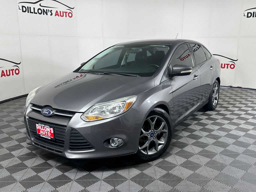 Sterling Gray Metallic 2013 Ford Focus SE Sedan Front-Wheel Drive 6-Speed Automatic