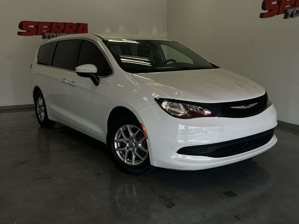 Bright White Clearcoat 2022 Chrysler Voyager LX FWD Minivan Front-Wheel Drive 9-Speed Automatic